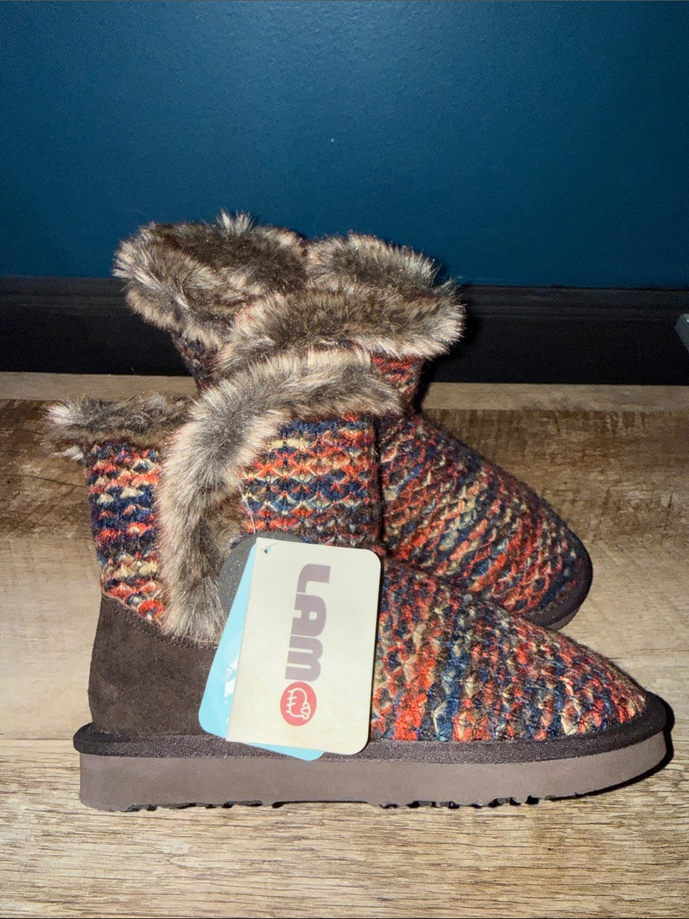 Size 5 Lamo Boot with Faux Fur Lining